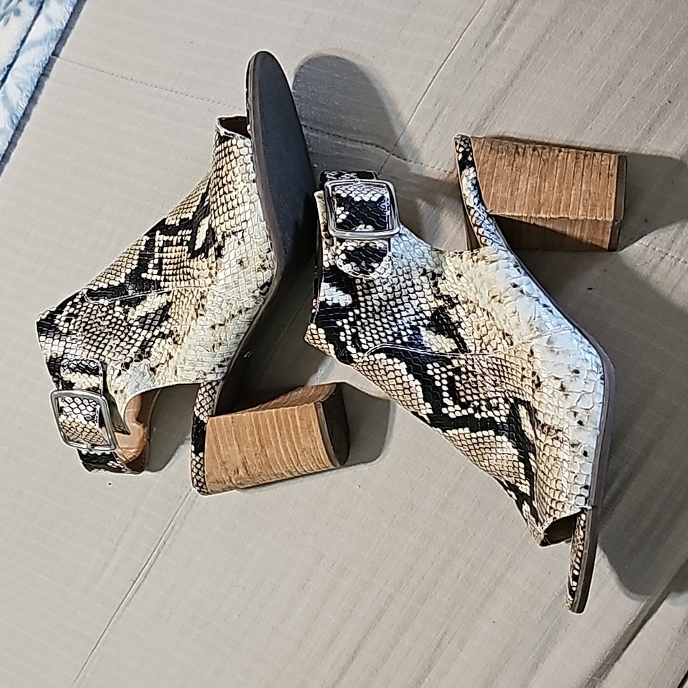 Vionic Snake Print sandals